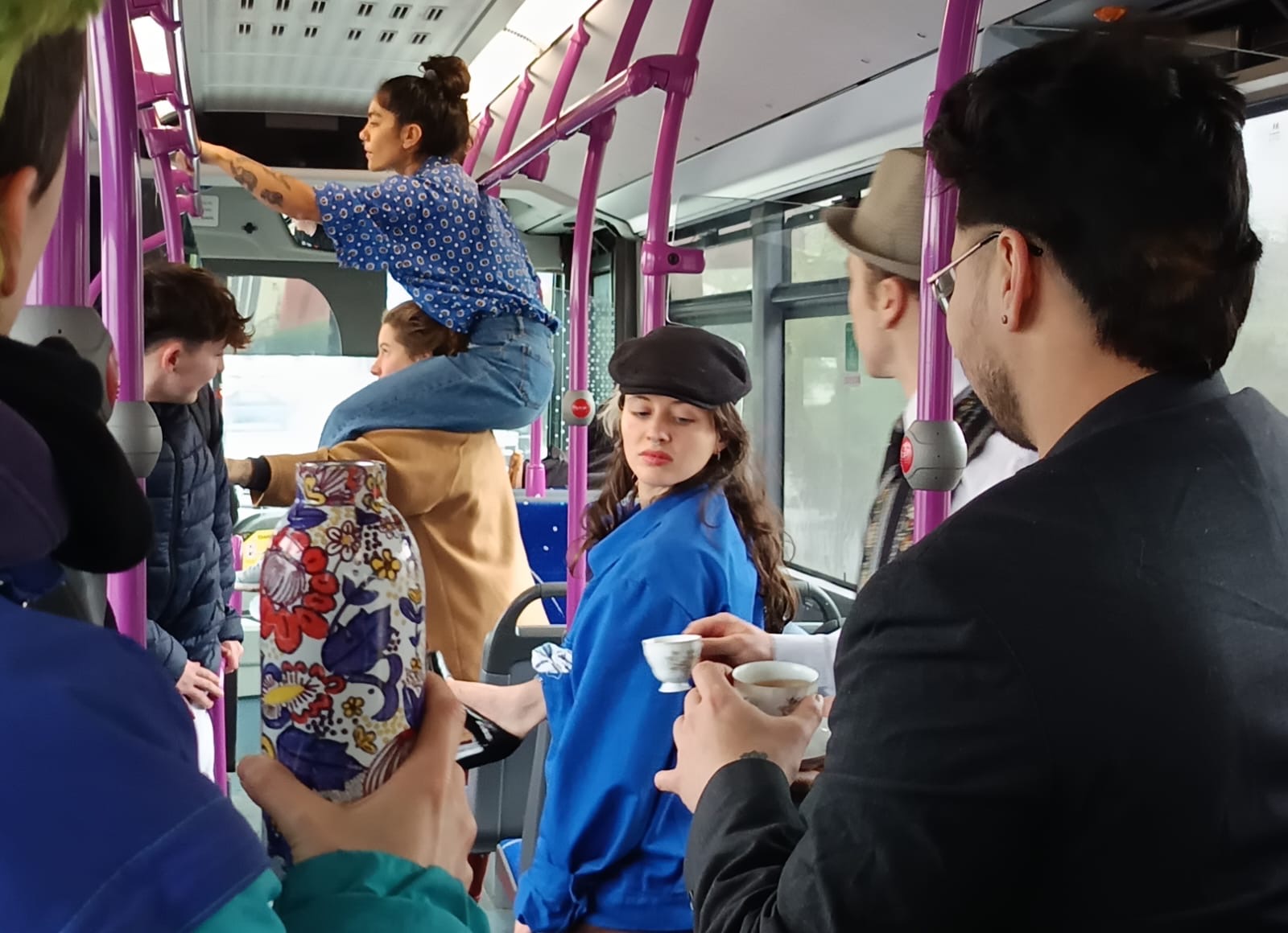 À plus dans l'bus © Garniouze